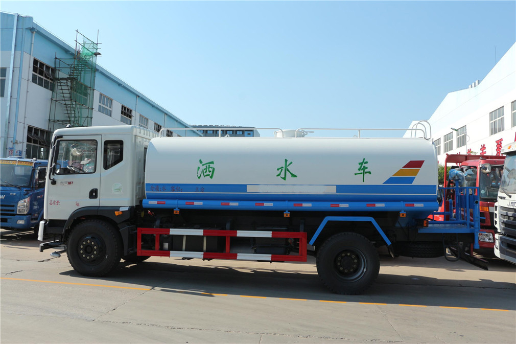 东风T3（12方）洒水车