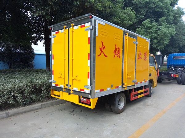 跃进3.3米柴油（蓝牌）气体厢式车