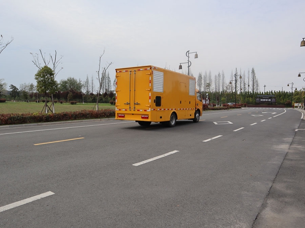 多利卡电源车