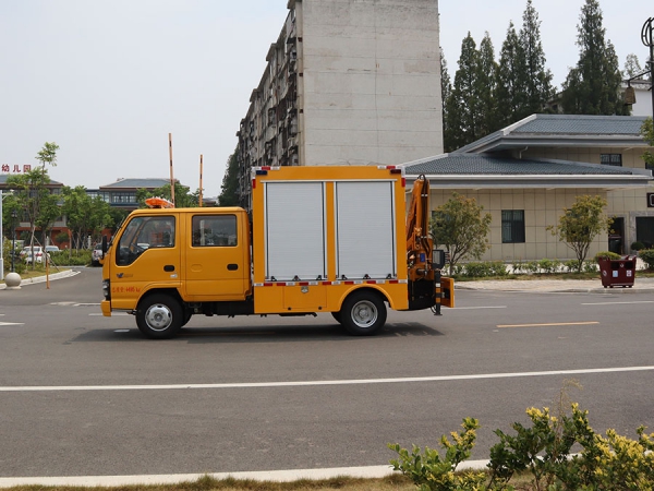 五十铃带吊救险车