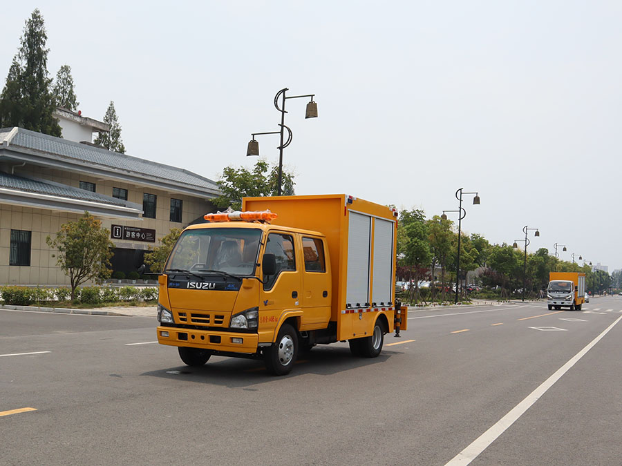 五十铃带吊救险车