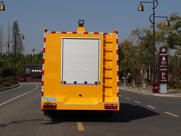 东风D9大流量排水抢险车