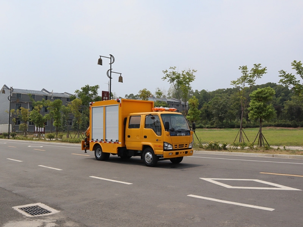 五十铃带吊救险车