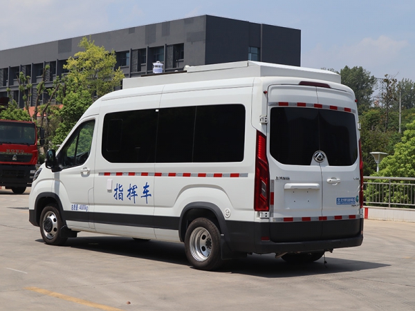 大通指挥车