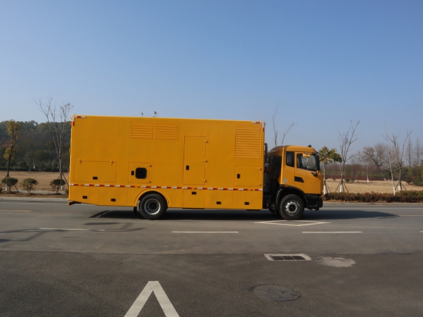 东风天锦电源车