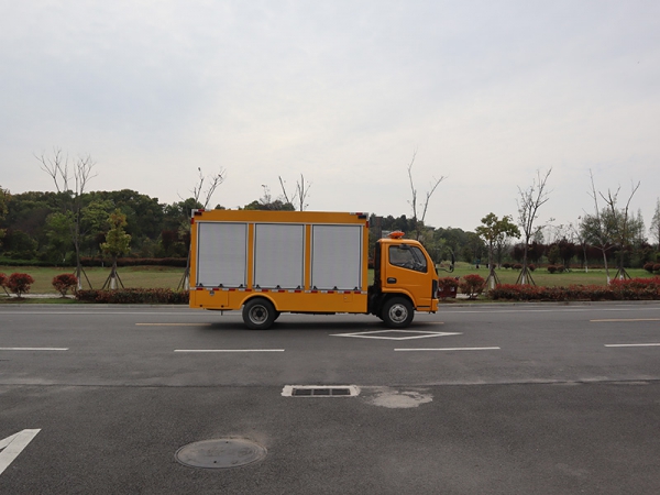小多利卡救险车