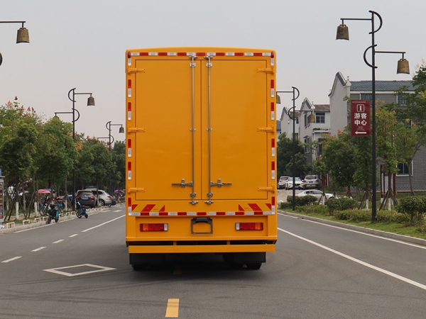 前四后八天龙电源车
