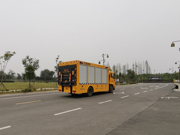 天锦救险车