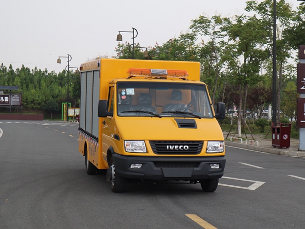 依维柯救险车