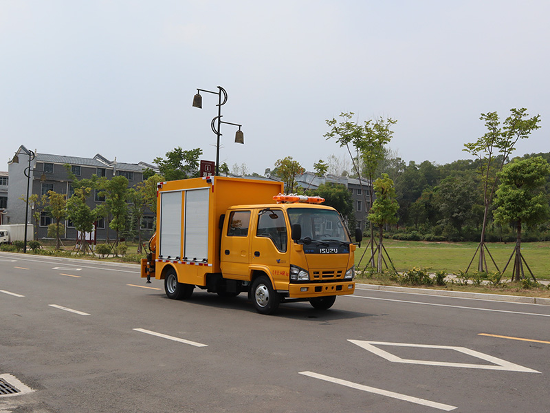 五十铃带吊救险车