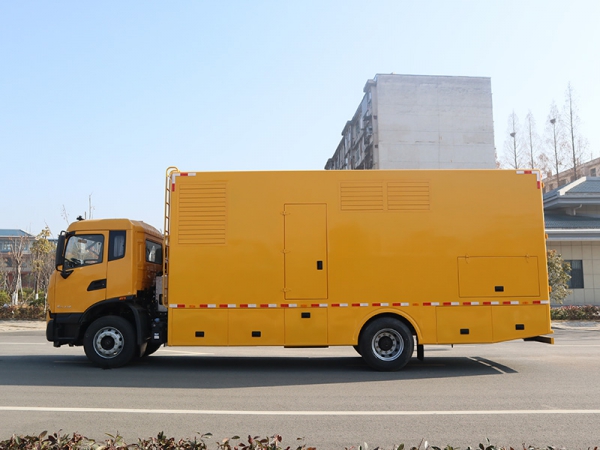 东风天锦电源车