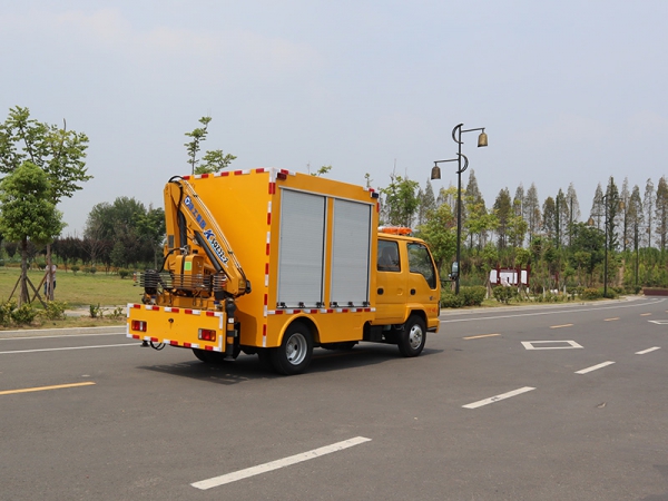 五十铃带吊救险车